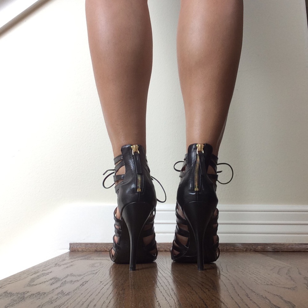 ❌SOLD❌ Nine West Black Leather Lace Up Booties - Picture 4 of 8